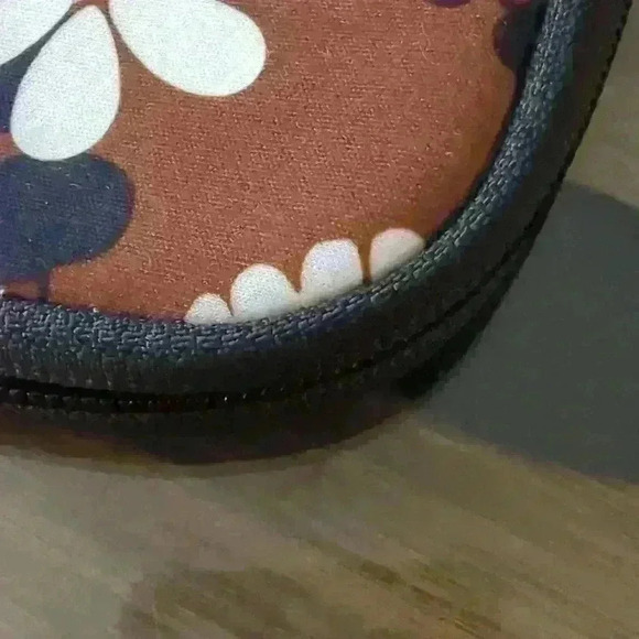 Vera Bradley Tablet Sleeve Baroque Pattern - Picture 10 of 12